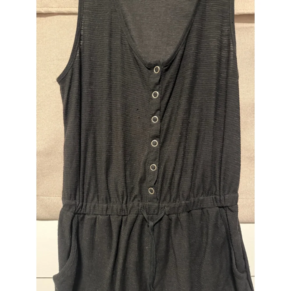 New In Black Sleeveless Button-Front Pocket Romper - Size Medium - Picture 2 of 7